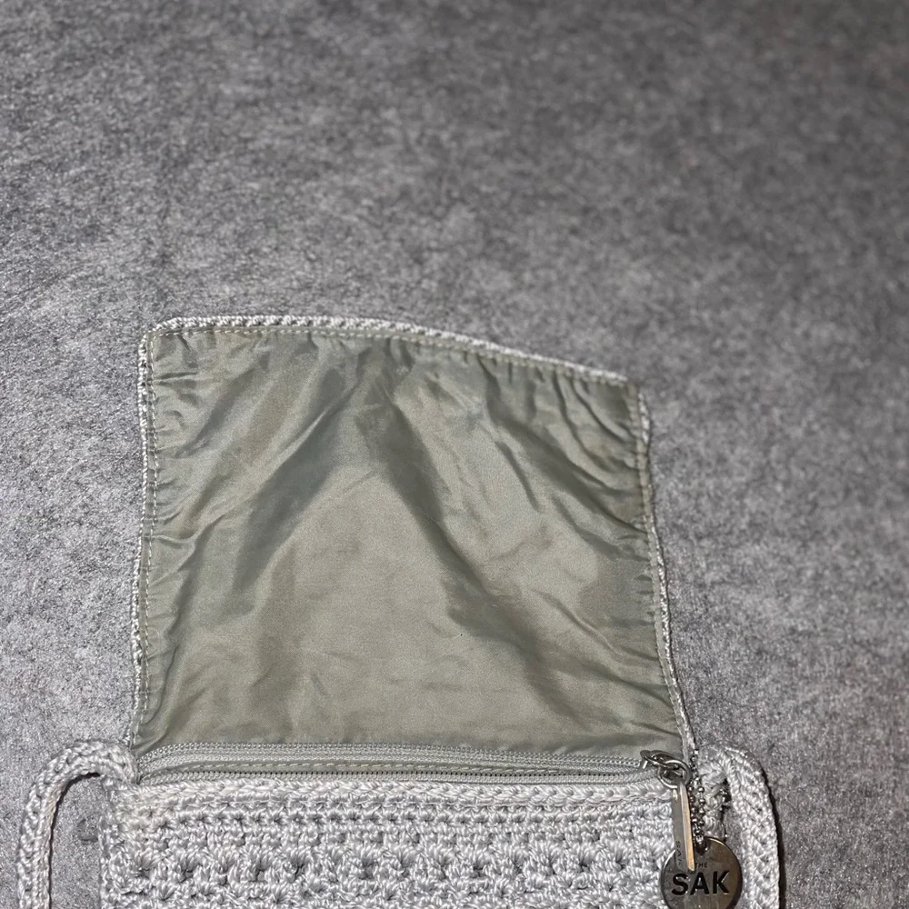 The Sak Crochet Knit Shoulder Bag Purse Gray Zip Hand Made Boho Y2K‎